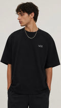 Homme portant le T-shirt oversize Bonifacio