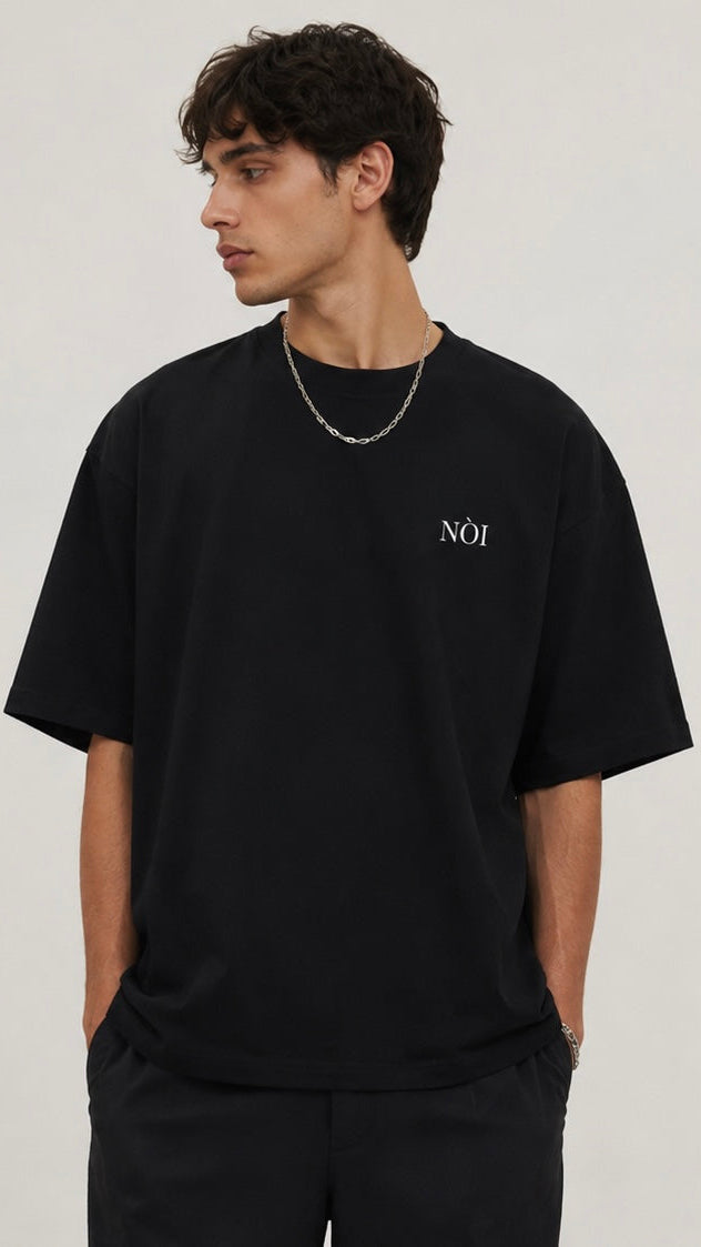 Homme portant le T-shirt oversize Bonifacio